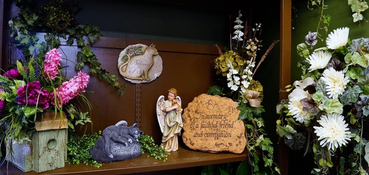 Pet statues & stones ss-151 from Krupp Florist, your local Belleville flower shop