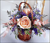 /images/ftd02/B21-3267lg.jpg Peach Rose Basket