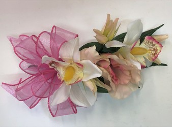 Silk swag-peach/white-silkswag19-03 from Krupp Florist, your local Belleville flower shop