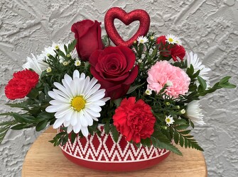 Arrg in red and white low vase with heart fresh-2101 from Krupp Florist, your local Belleville flower shop