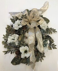 Christmas wreath xmas-wreath2201 from Krupp Florist, your local Belleville flower shop